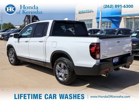 Certified 2025 Honda Ridgeline TrailSport image 3
