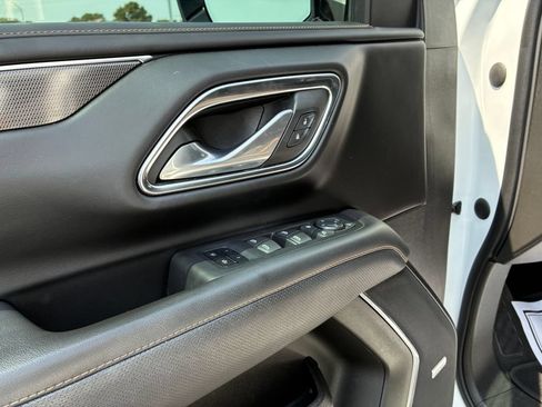 Used 2023 GMC Yukon XL AT4 w/ Technology Package AWD/4WD image 10