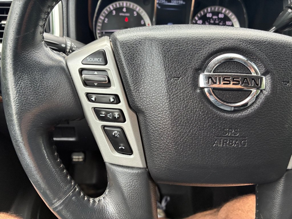 Used 2017 Nissan Titan SL AWD/4WD image 33