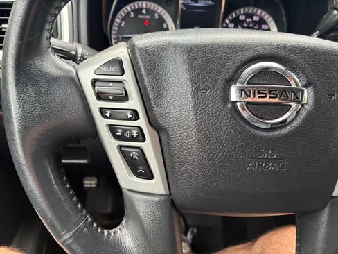 Used 2017 Nissan Titan SL AWD/4WD image 33