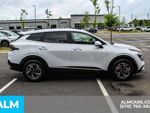Used 2025 Kia Sportage LX FWD image 9