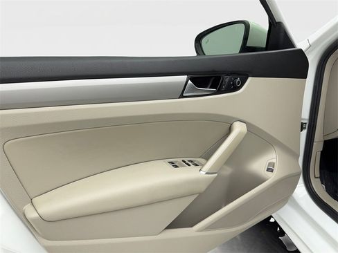 Used 2022 Volkswagen Passat 2.0T SE image 43