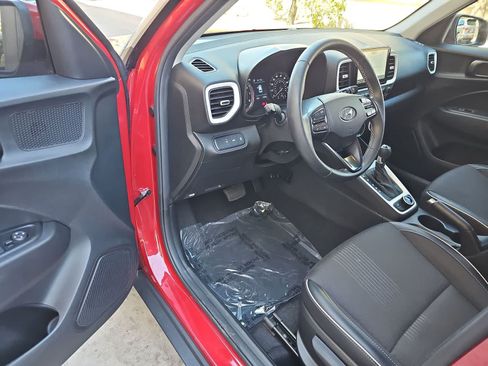 Used 2022 Hyundai Venue Limited FWD image 10