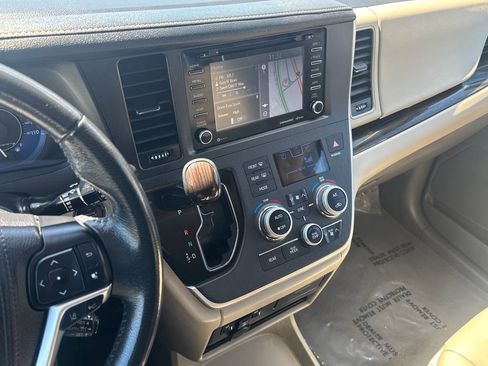 Used 2020 Toyota Sienna XLE w/ XLE Navigation Package AWD/4WD image 25