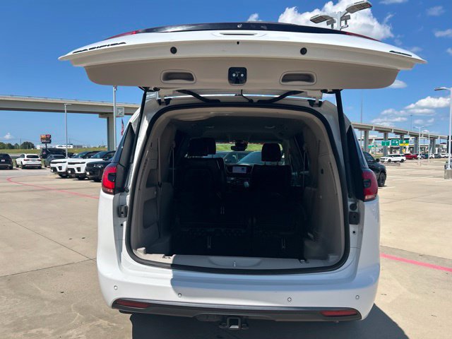 Used 2023 Chrysler Pacifica Touring-L w/ Road Tripper Package AWD/4WD image 10
