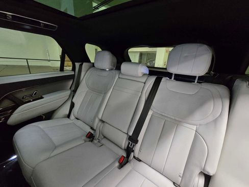 Used 2025 Land Rover Range Rover Sport SE AWD/4WD image 16