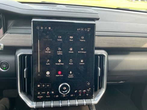 Used 2025 GMC Acadia Denali FWD image 17