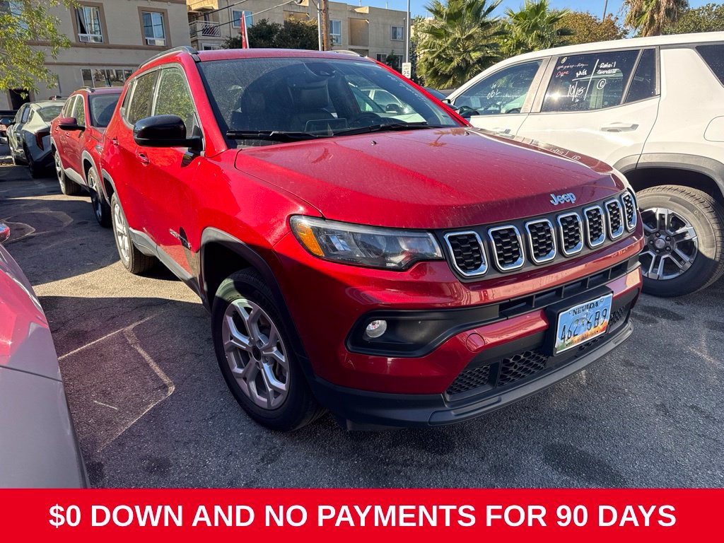 Used 2025 Jeep Compass Latitude w/ Sun & Sound Group AWD/4WD image 3