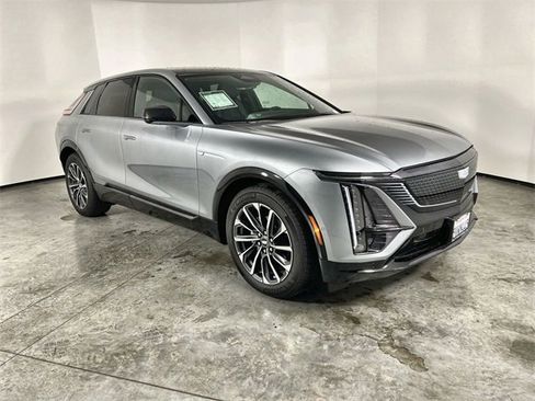 Used 2026 Cadillac Lyriq Sport image 2