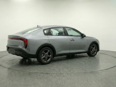 Used 2025 Kia K4 LXS image 9