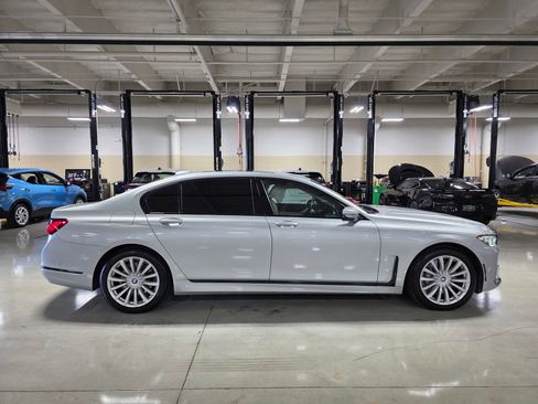 Used 2020 BMW 745e xDrive AWD/4WD image 8