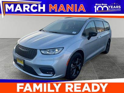 New 2026 Chrysler Pacifica Select