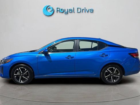 Used 2025 Nissan Sentra SV FWD image 2