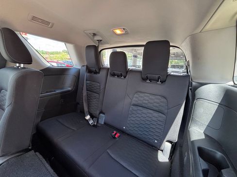 Used 2025 Nissan Pathfinder SV FWD image 31
