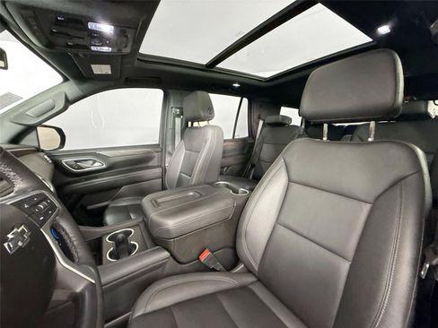 Used 2024 Chevrolet Tahoe Z71 w/ Luxury Package AWD/4WD image 3