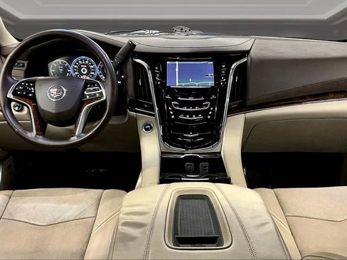Used 2015 Cadillac Escalade Luxury AWD/4WD image 7