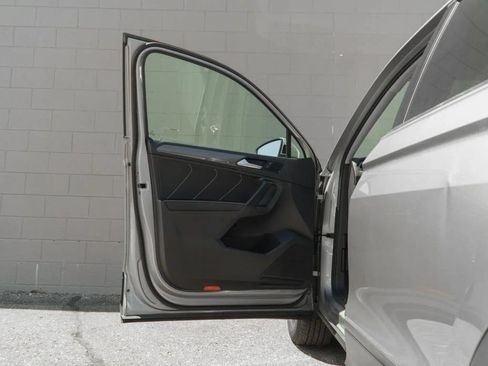 Used 2023 Volkswagen Tiguan SE w/ Panoramic Sunroof Package AWD/4WD image 15