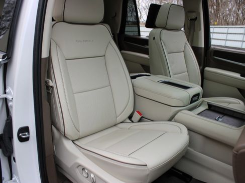 Used 2023 GMC Yukon Denali image 16