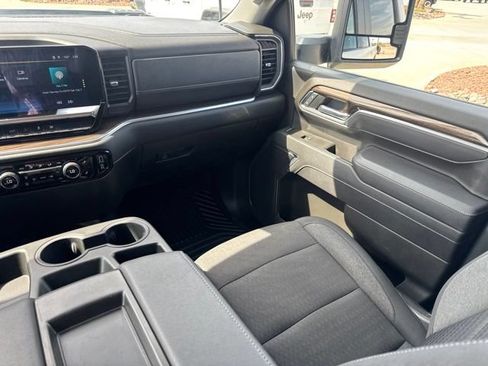 Used 2025 Chevrolet Silverado 2500 LT AWD/4WD image 16