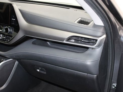 Used 2023 Toyota Highlander L image 23
