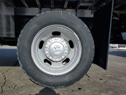 Used 2024 RAM 5500 Tradesman w/ Chrome Appearance Group AWD/4WD image 6