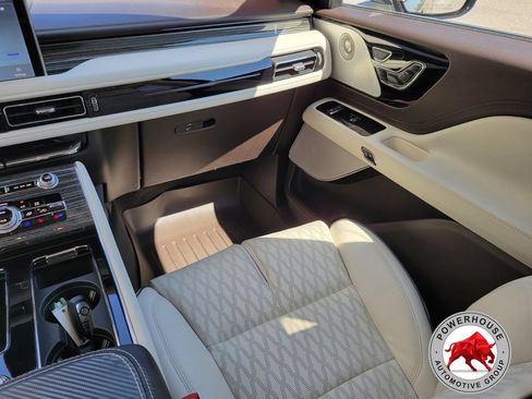 Used 2022 Lincoln Aviator Black Label w/ Dynamic Handling Package AWD/4WD image 22