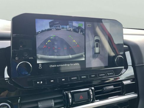 Used 2022 Nissan Pathfinder SL w/ SL Black Package image 37