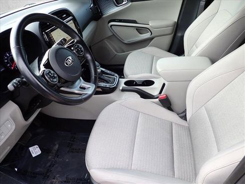 Used 2020 Kia Soul EX image 11