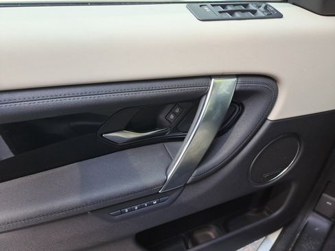 Used 2024 Land Rover Discovery Sport S image 32