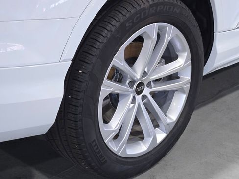 Used 2025 Audi Q7 3.0T Premium Plus image 14