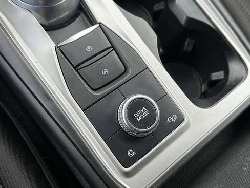 Used 2023 Ford Explorer XLT image 23