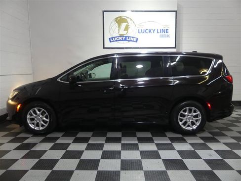 Used 2018 Chrysler Pacifica LX image 7