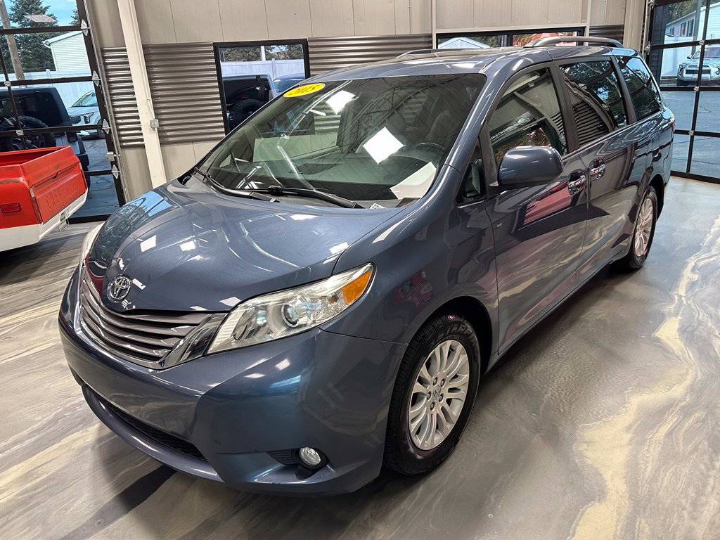 Used 2015 Toyota Sienna XLE FWD image 38