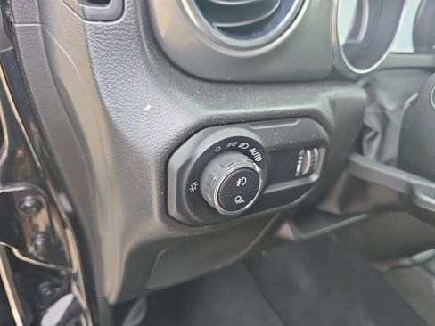 Used 2023 Jeep Gladiator Overland image 22