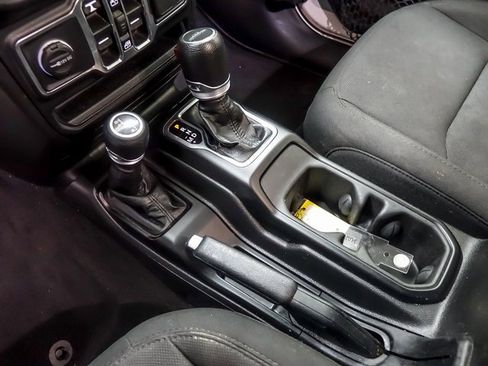 Used 2023 Jeep Gladiator Sport image 20