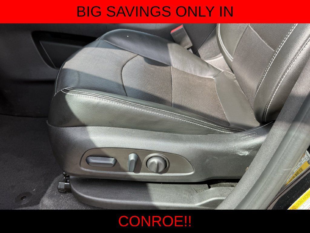 Used 2022 GMC Terrain SLT w/ Tech Package FWD image 13