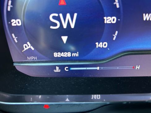 Used 2023 Chevrolet Suburban LT image 19