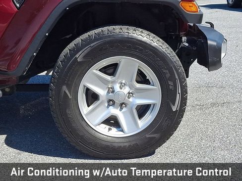 Used 2022 Jeep Gladiator Sport AWD/4WD image 10