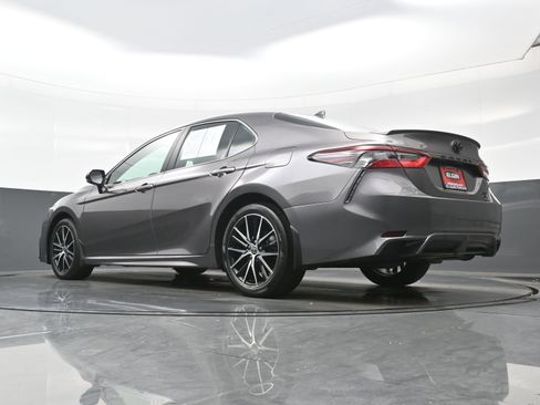 Used 2024 Toyota Camry SE image 29