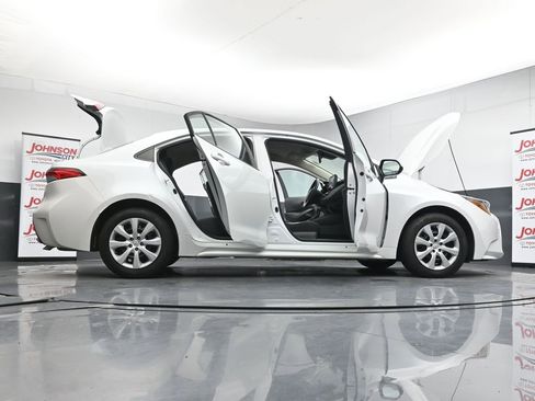 Used 2022 Toyota Corolla LE FWD image 29