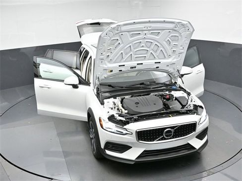Used 2024 Volvo V60 B5 Cross Country Plus image 50