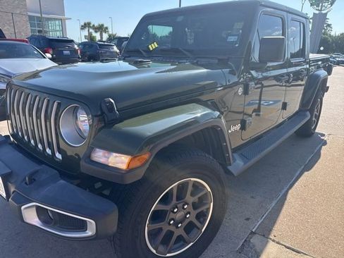 Used 2022 Jeep Gladiator Overland w/ Popular Equipment Package AWD/4WD image 1