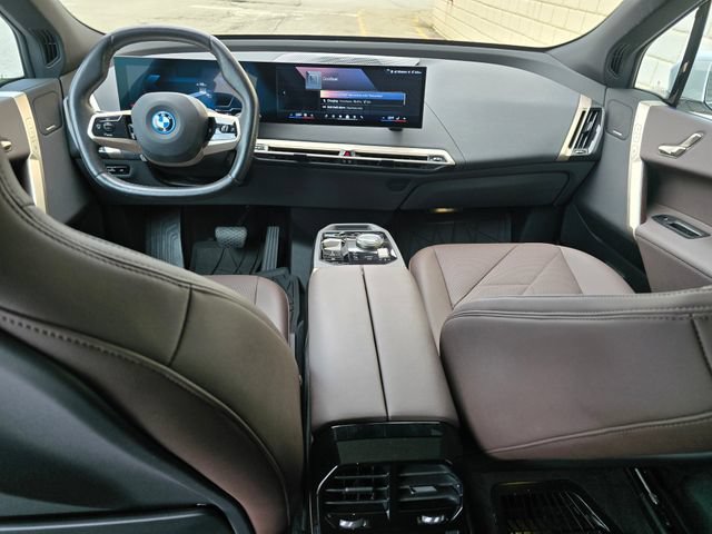 Used 2024 BMW iX xDrive50 w/ Sport Package AWD/4WD image 38