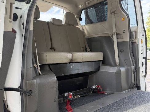 Used 2013 Toyota Sienna XLE w/ Premium Pkg FWD image 21