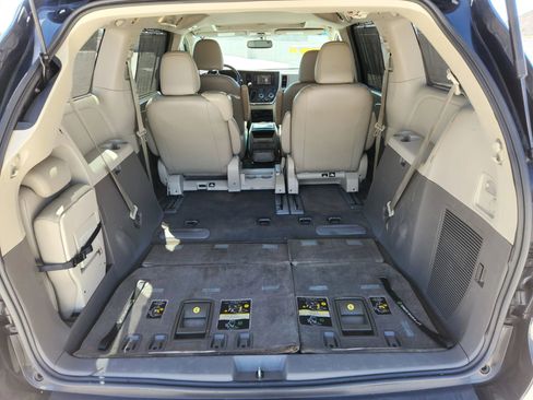Used 2015 Toyota Sienna XLE w/ XLE Navigation Package image 19