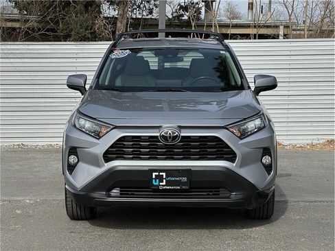 Used 2021 Toyota RAV4 XLE Premium image 7