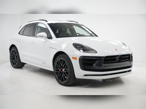 New 2026 Porsche Macan GTS image 8