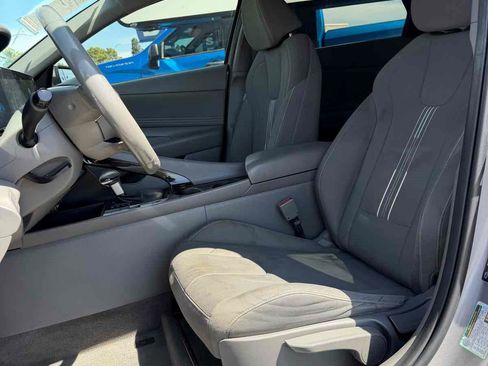 Used 2023 Hyundai Elantra SEL w/ Convenience Package FWD image 17