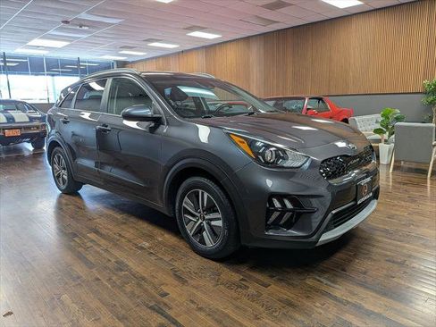 Used 2020 Kia Niro LXS FWD image 4