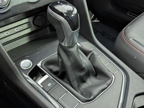 Used 2024 Volkswagen Tiguan Wolfsburg Edition image 31